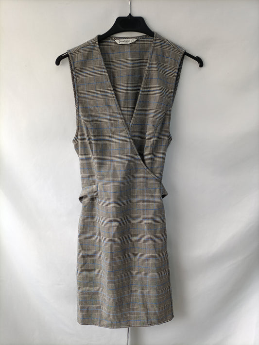 STRADIVARIUS. Vestido cuadros cruzado T.l