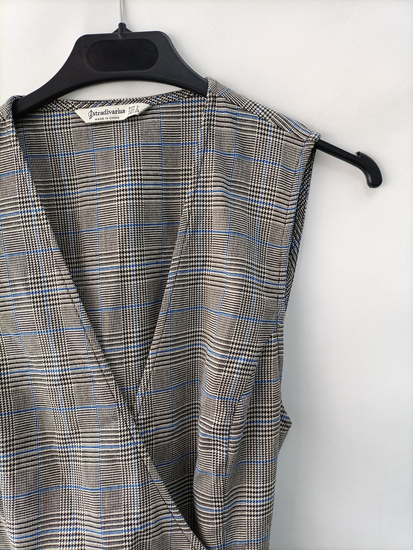 STRADIVARIUS. Vestido cuadros cruzado T.l