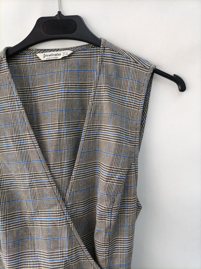 STRADIVARIUS. Vestido cuadros cruzado T.l