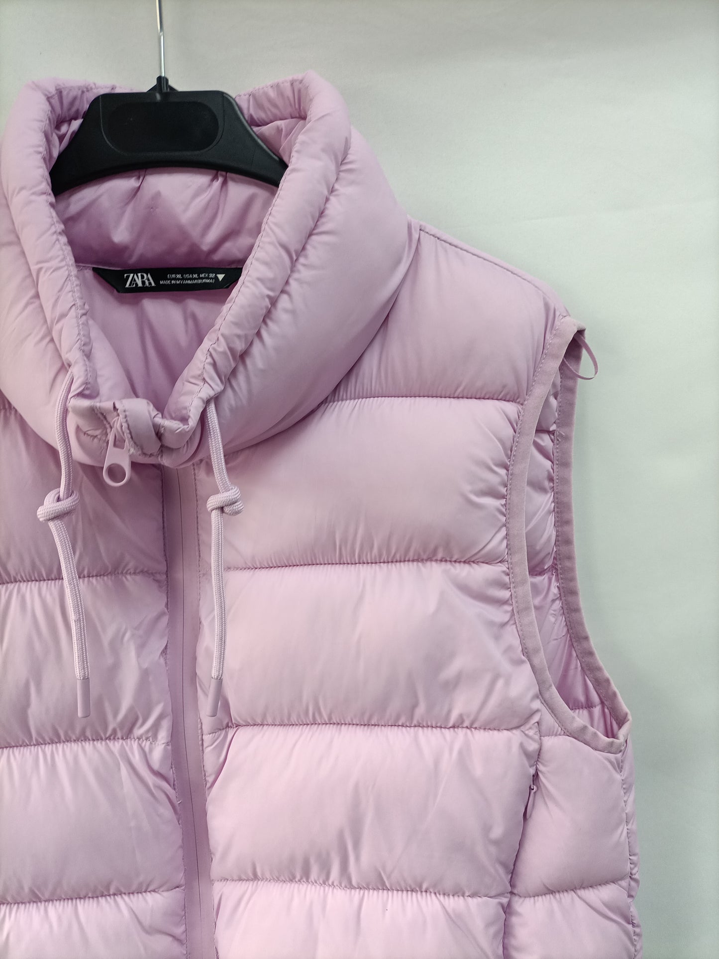 ZARA. Plumas sin mangas lila T.xl