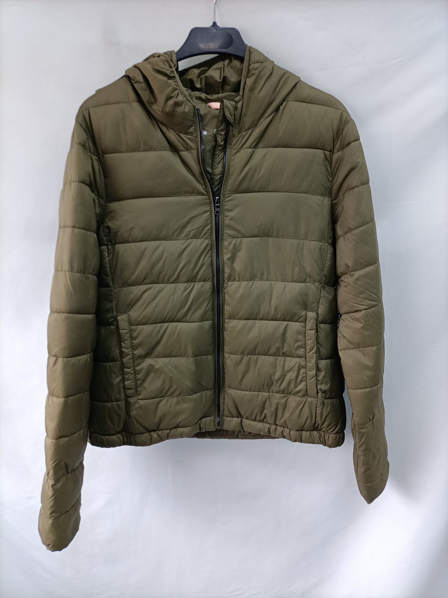 PULL&BEAR. Plumas verde capucha T.l