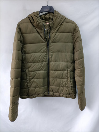 PULL&BEAR. Plumas verde capucha T.l