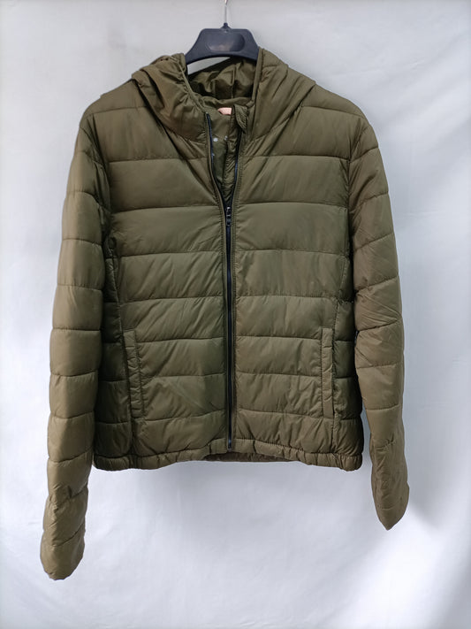 PULL&BEAR. Plumas verde capucha T.l