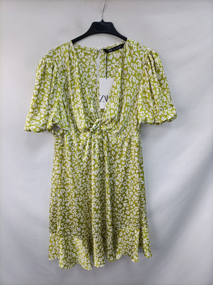ZARA. Vestido verde flores T.l