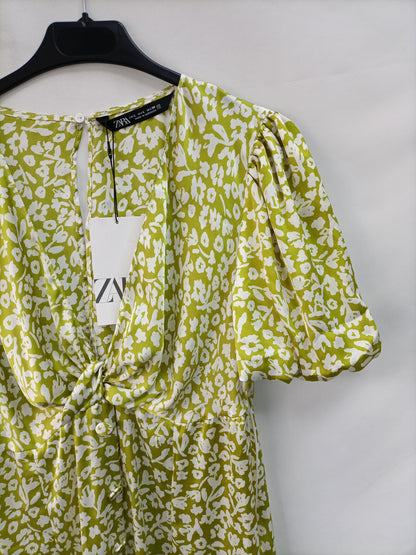 ZARA. Vestido verde flores T.l