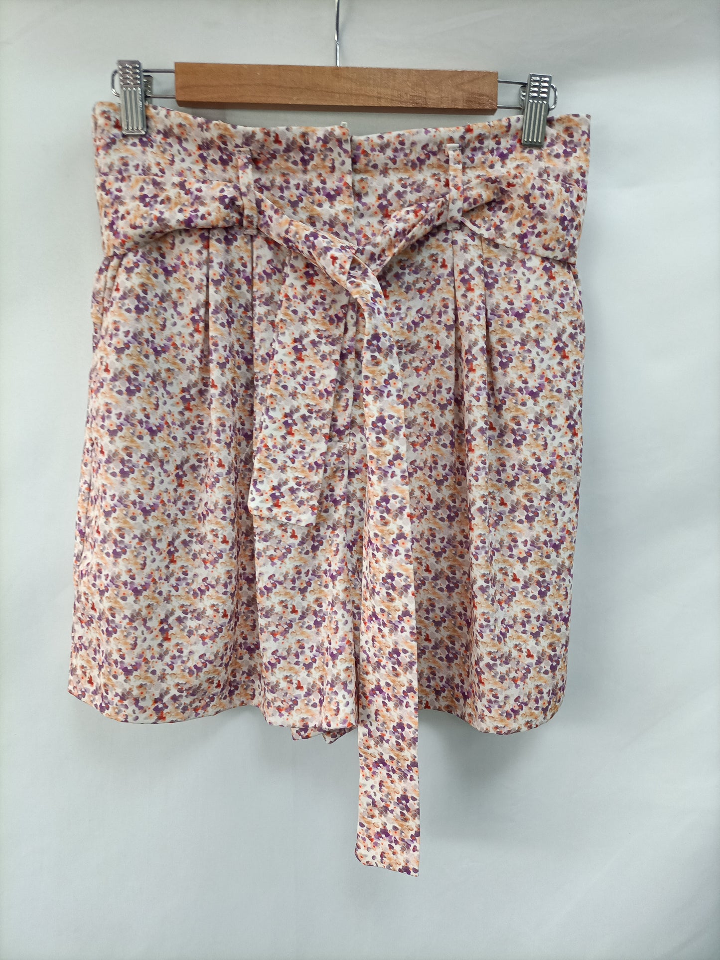 ZARA. Shorts beige flores T.l