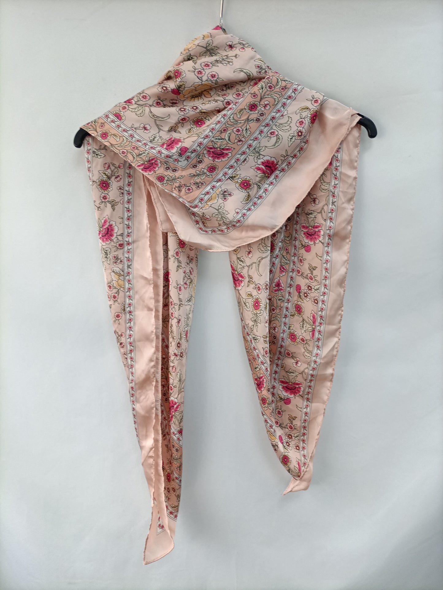 OTRAS. Pañuelo rosa flores