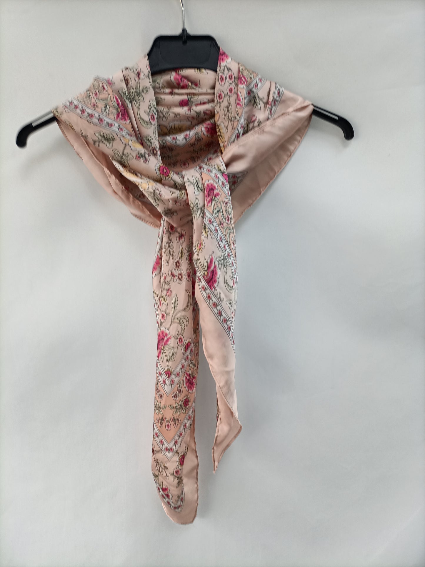 OTRAS. Pañuelo rosa flores