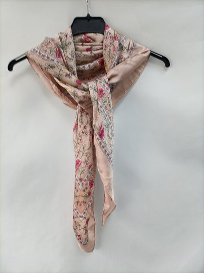 OTRAS. Pañuelo rosa flores