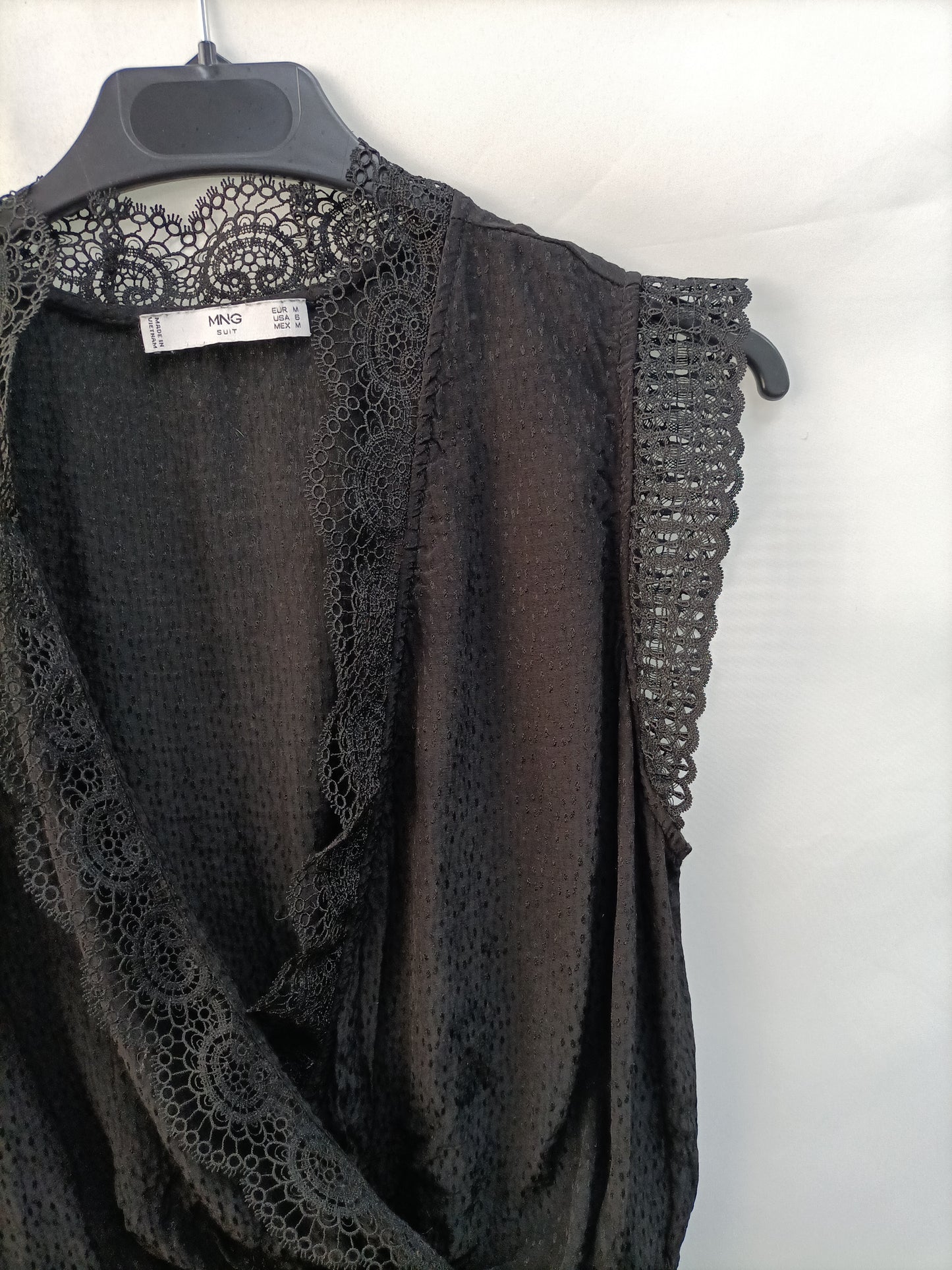 MANGO. Top negro cruzado  T.m