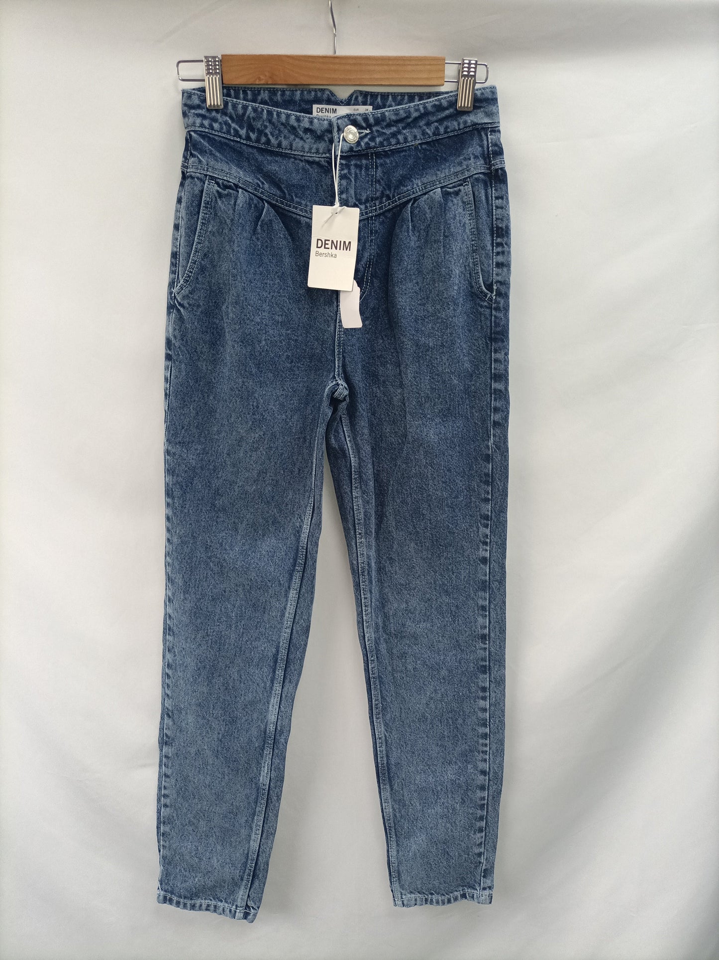 BERSHKA. Vaqueros bombachos T.34