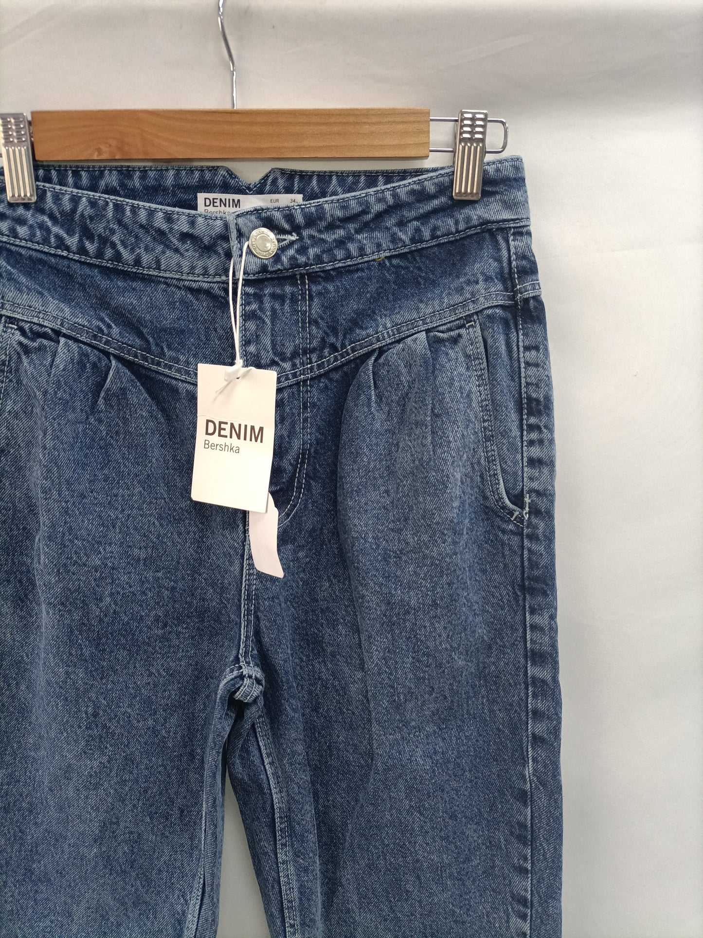 BERSHKA. Vaqueros bombachos T.34