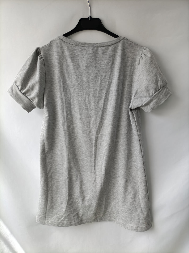 MANGO. Camiseta gris