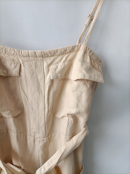 BERSHKA. Mono corto beigr T.xs