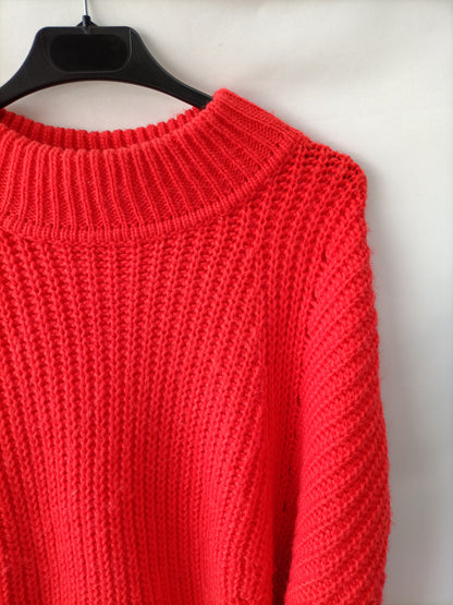 H&M. Jersey rojo punto T.l