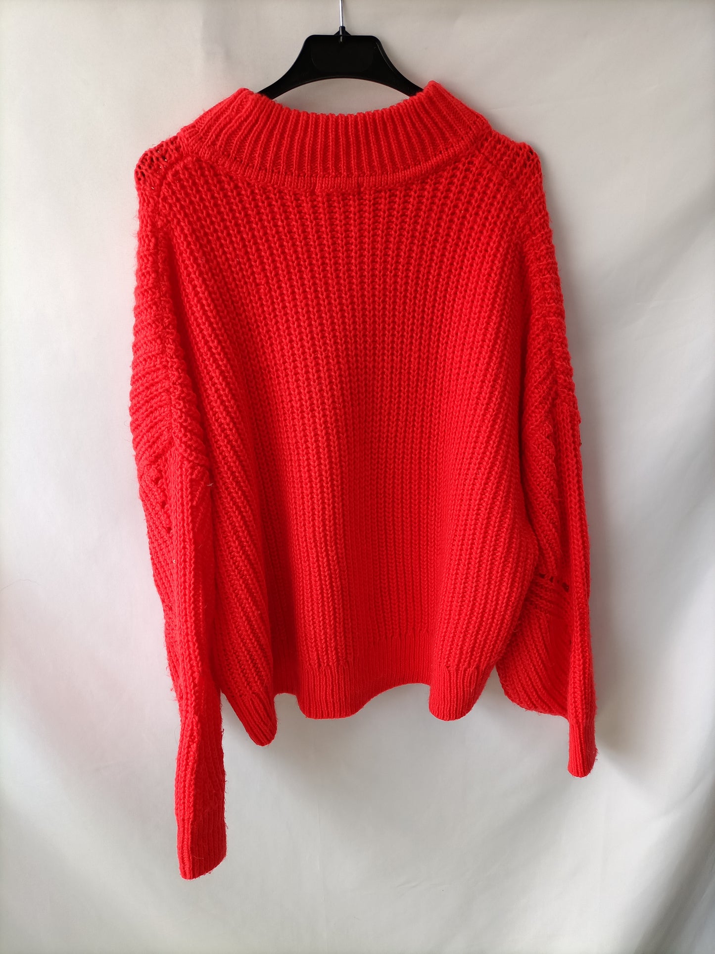 H&M. Jersey rojo punto T.l