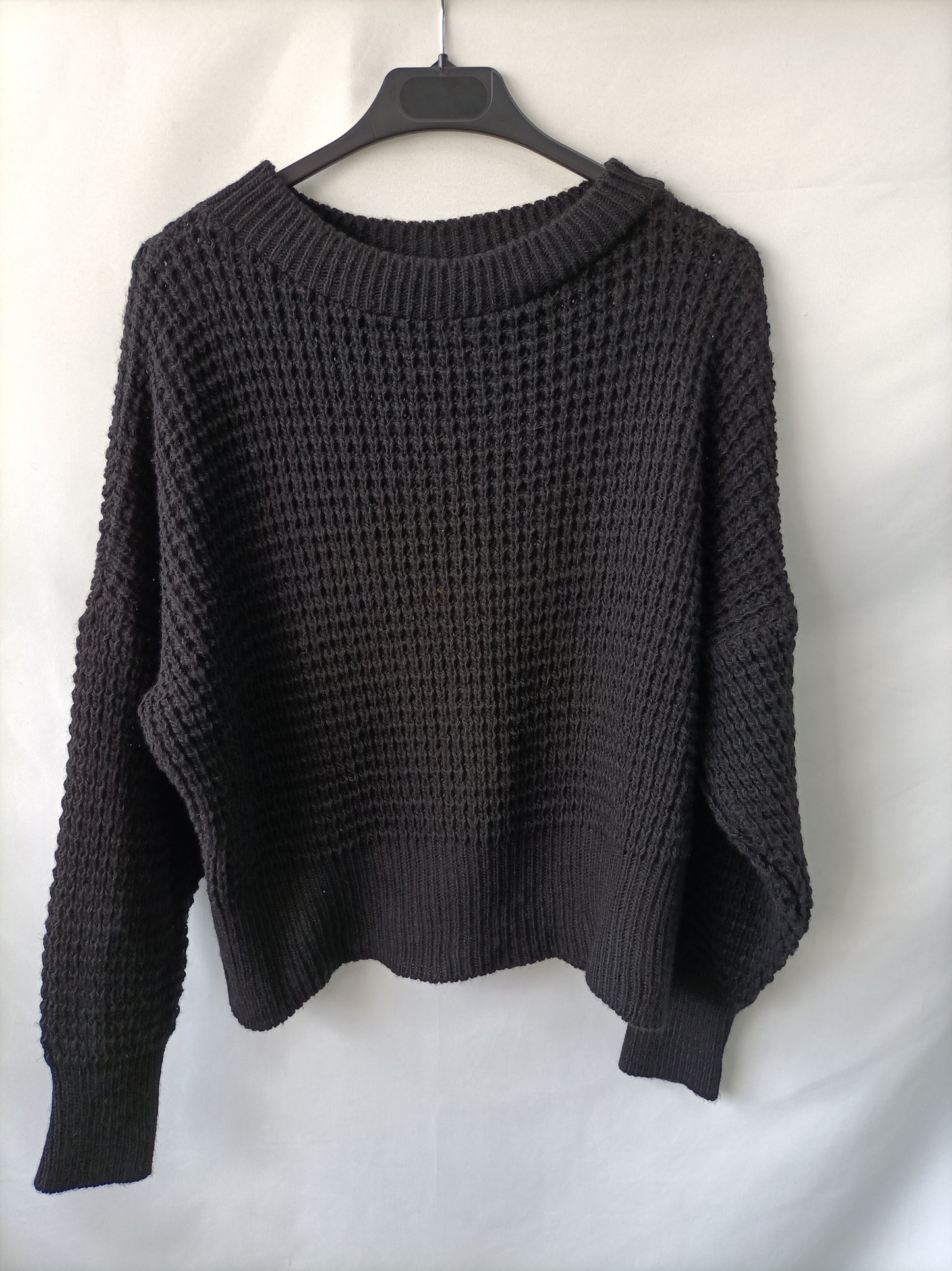 OTRAS. Jersey negro punto Tu(s)