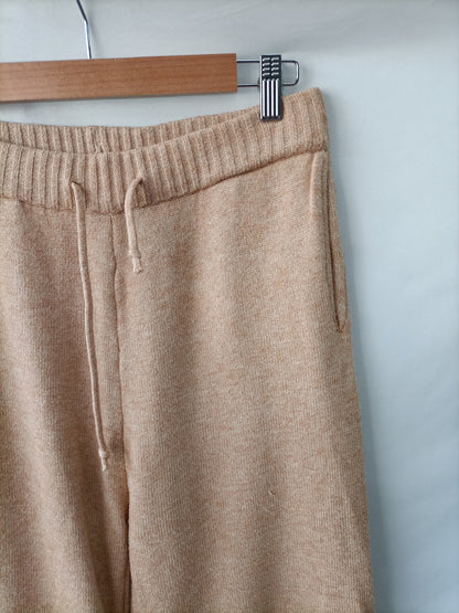 ALLO ALLO. Pantalón beige de punto T.s/m