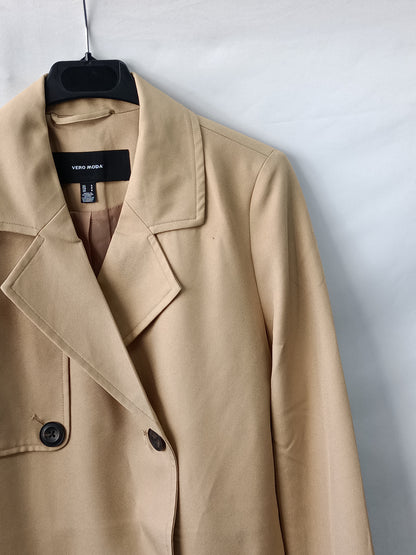 VERO MODA. Gabardina beige T.s