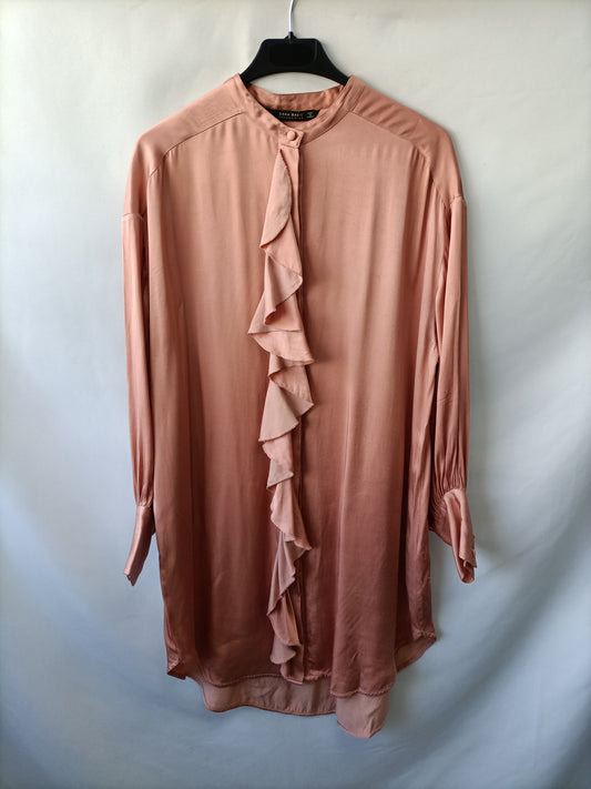ZARA. Vestido rosa volante T.m (tara)