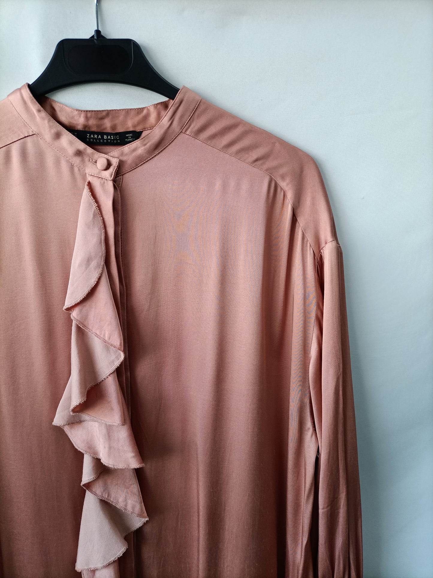 ZARA. Vestido rosa volante T.m (tara)