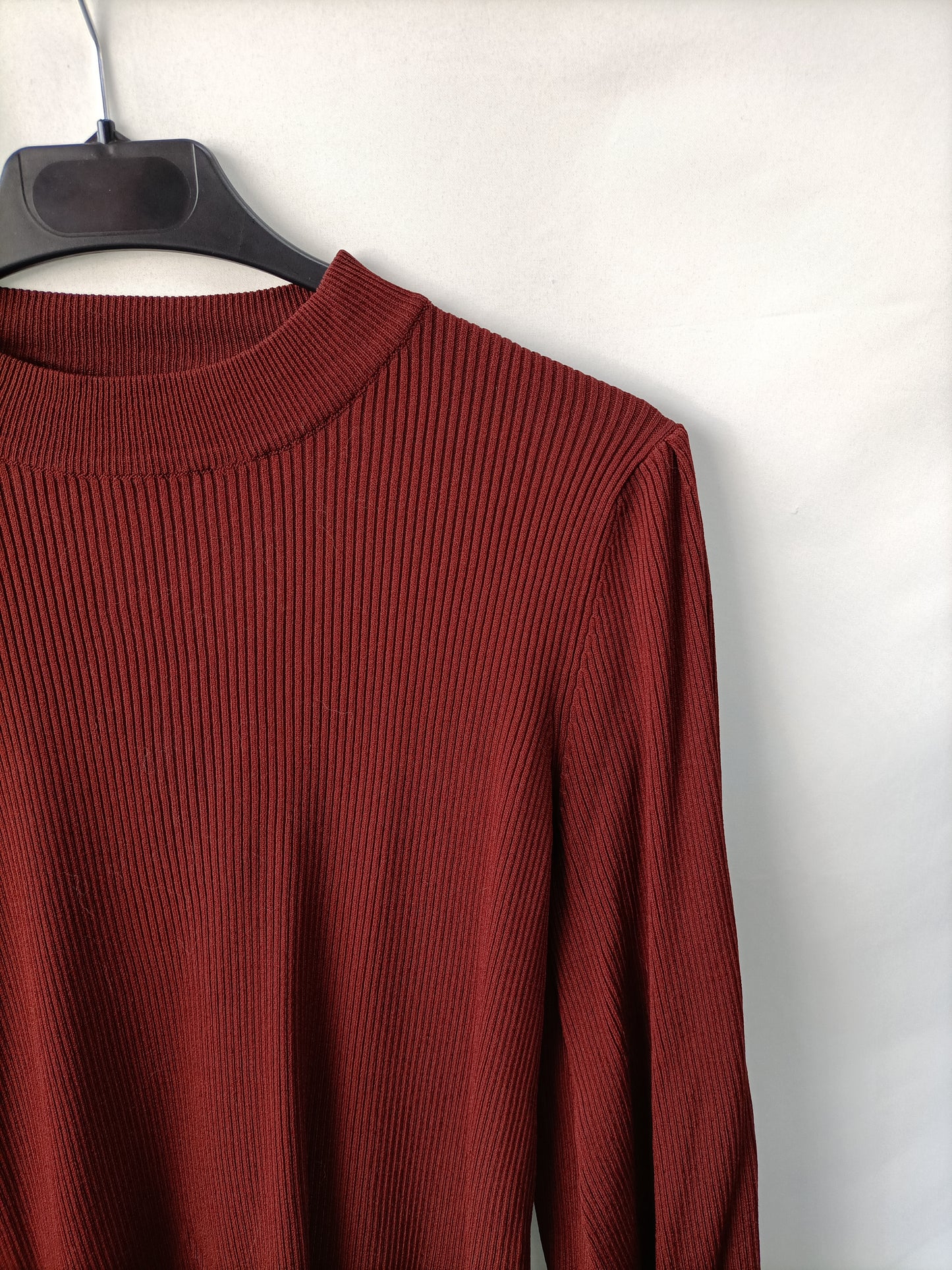 ZARA. Top marrón canalé T.s