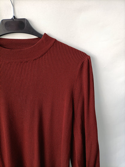 ZARA. Top marrón canalé T.s