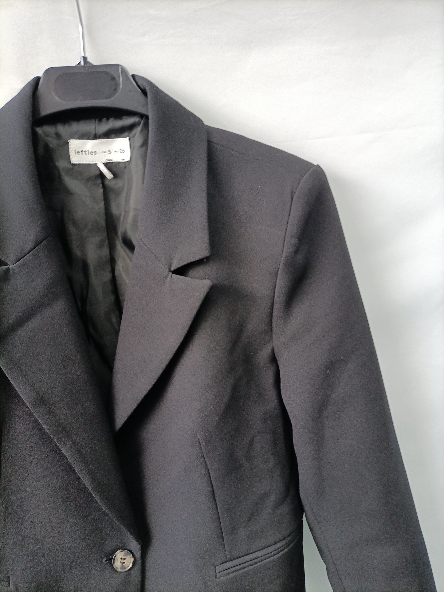 LEFTIES. Black cropped jacket T.s