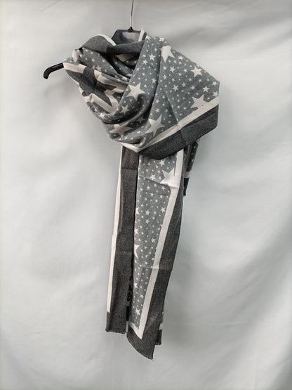 OTRAS. Fular gris estrellas