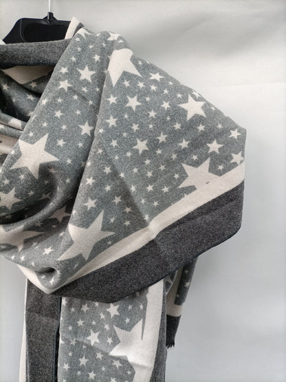 OTRAS. Fular gris estrellas