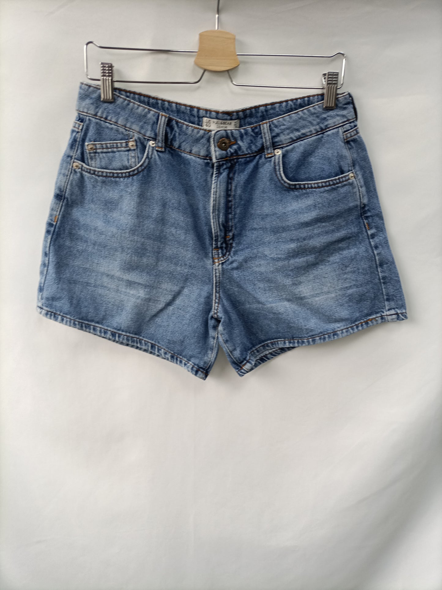 PULL& BEAR. Shorts denim T.40