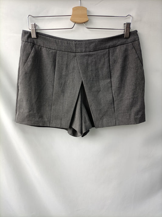 KIABI. Gray shorts