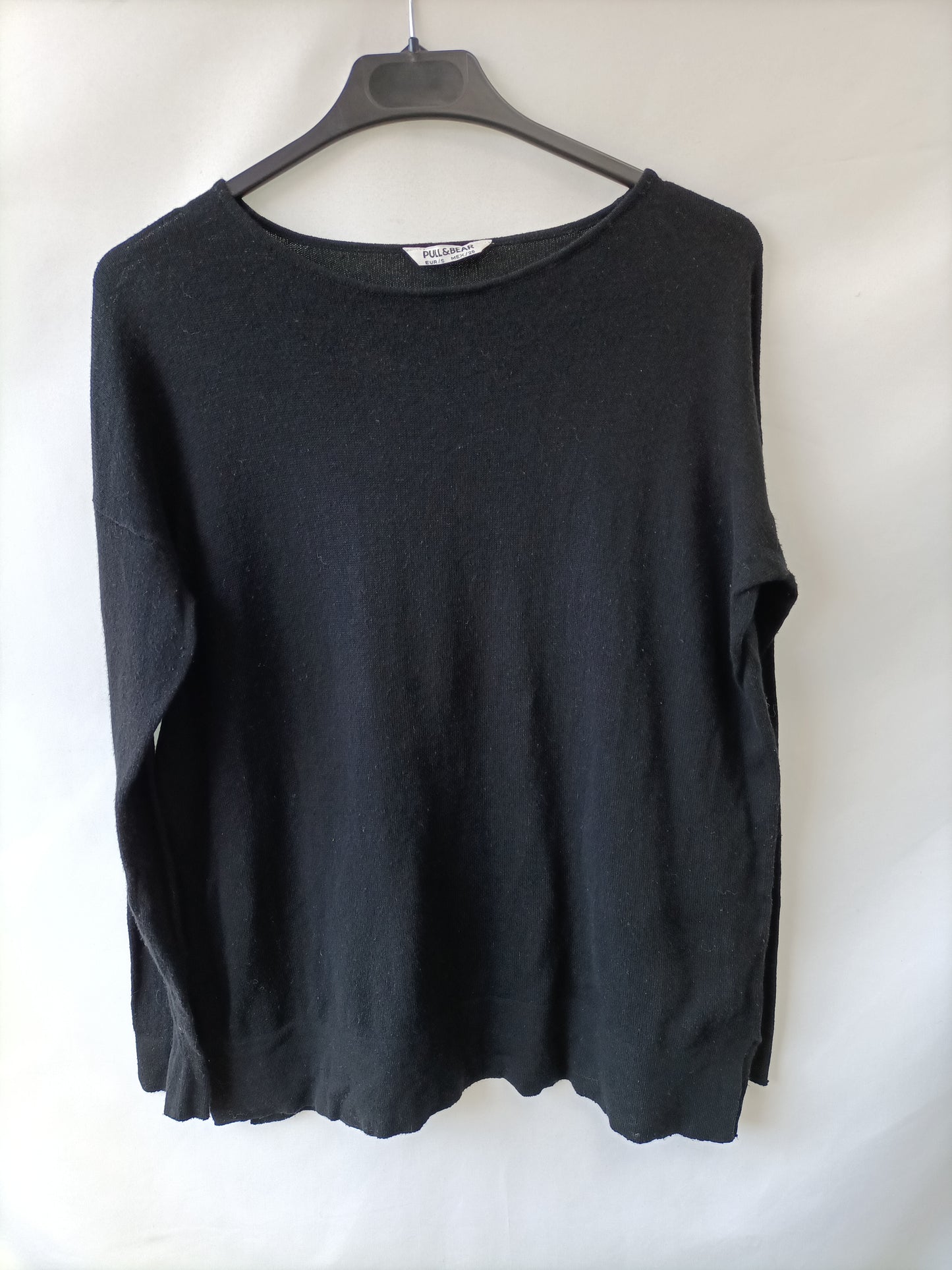 PULL&amp;BEAR. Thin black Ts sweater