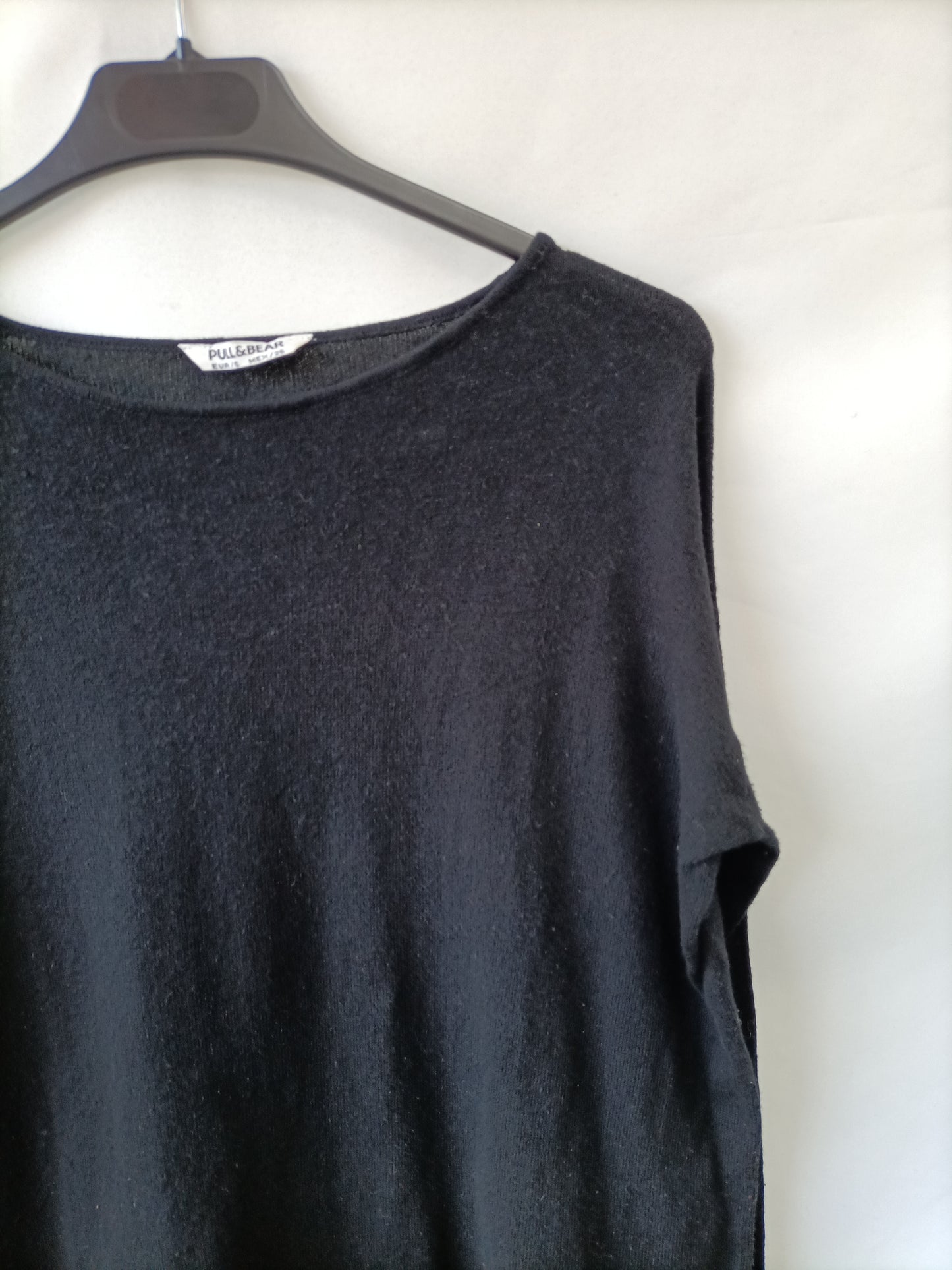PULL&amp;BEAR. Thin black Ts sweater