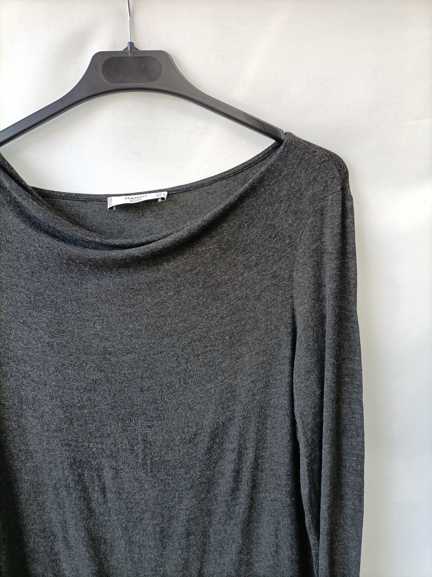 MANGO. Camiseta fino gris oscuro T.l