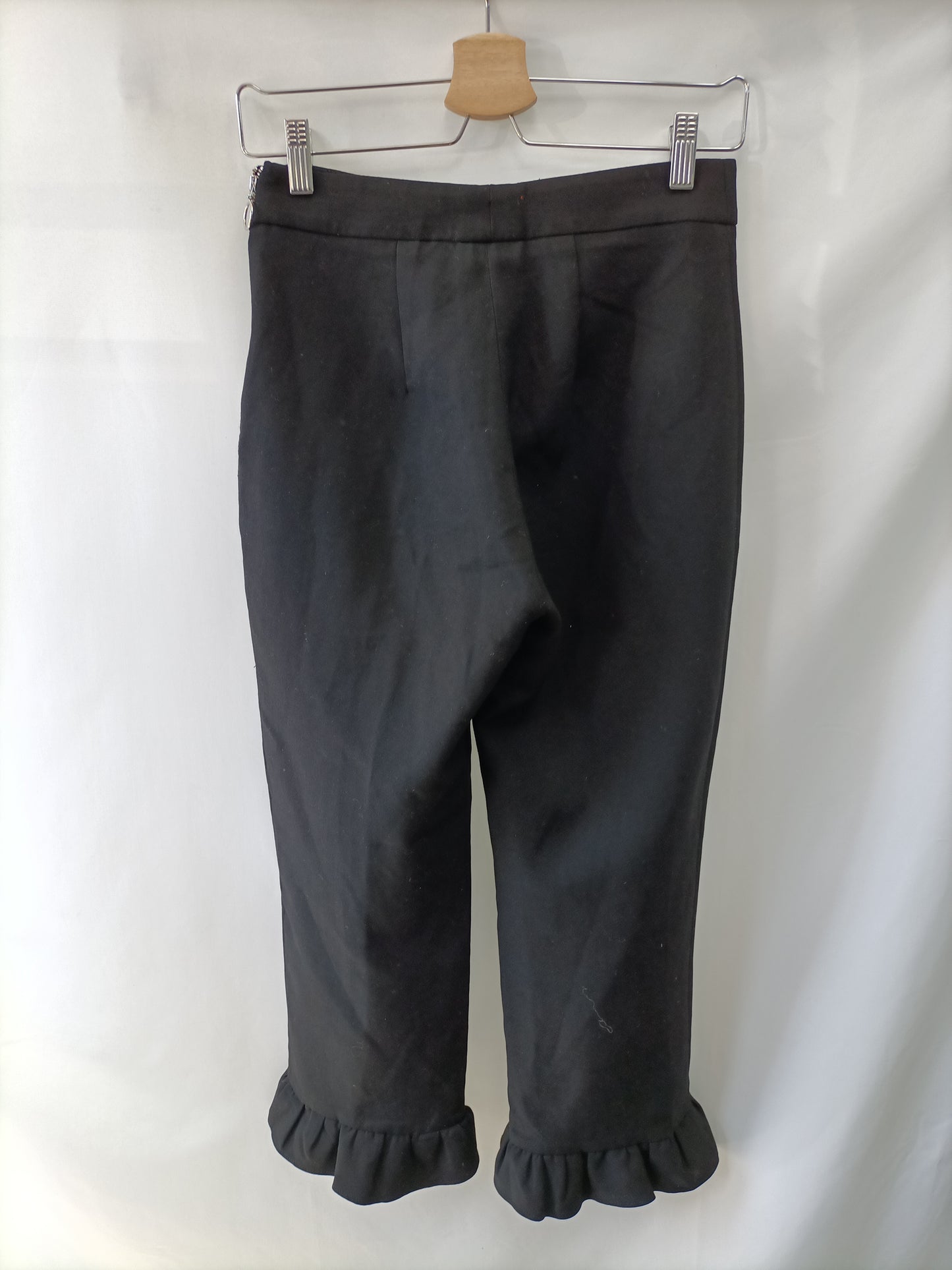 ZARA. Black ruffled trousers T.xs