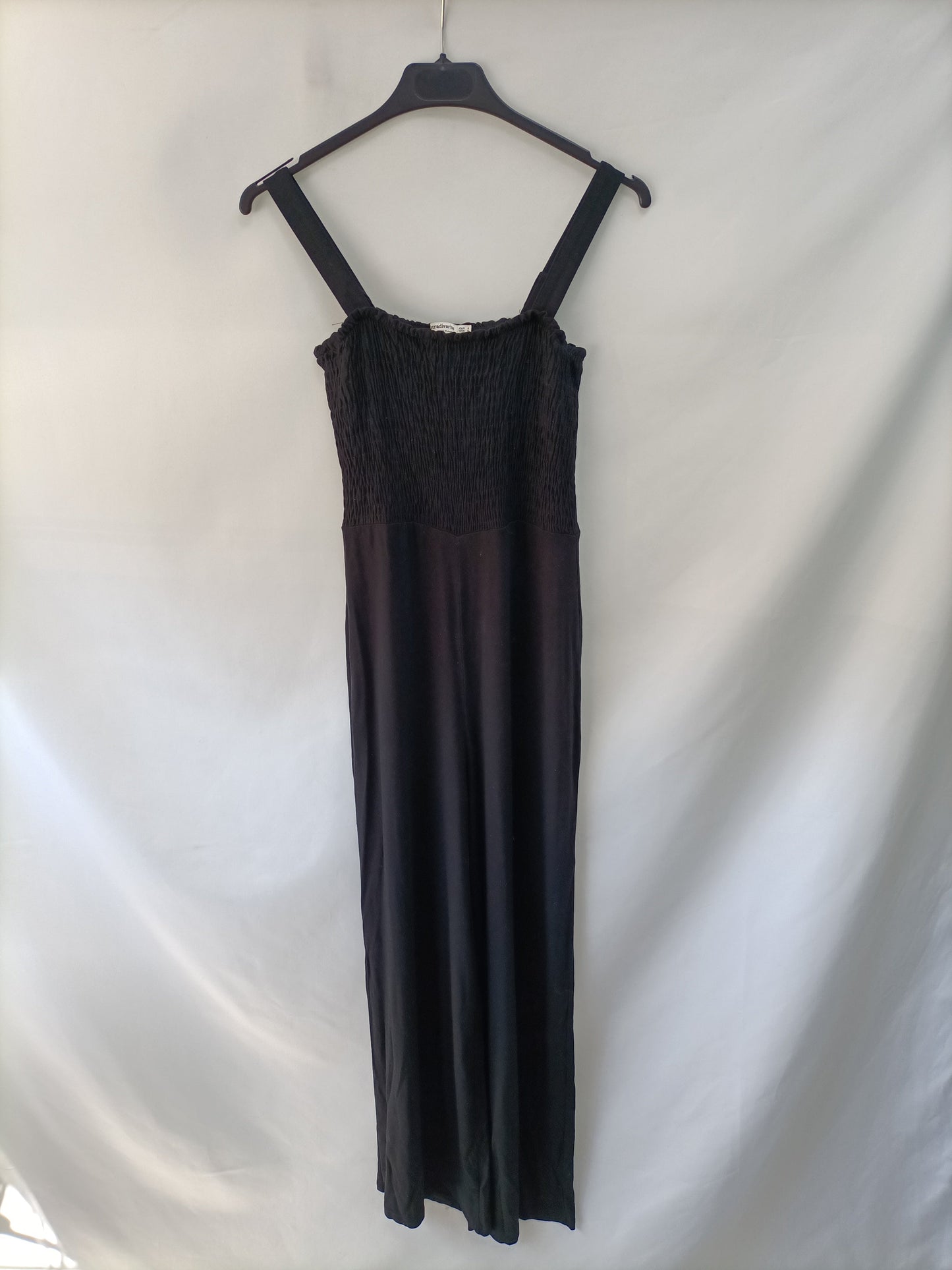 STRADIVARIUS.Mono negro nido de abeja T.s