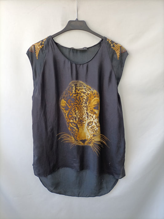 ZARA.Camiseta negra tachuelas doradas T.L