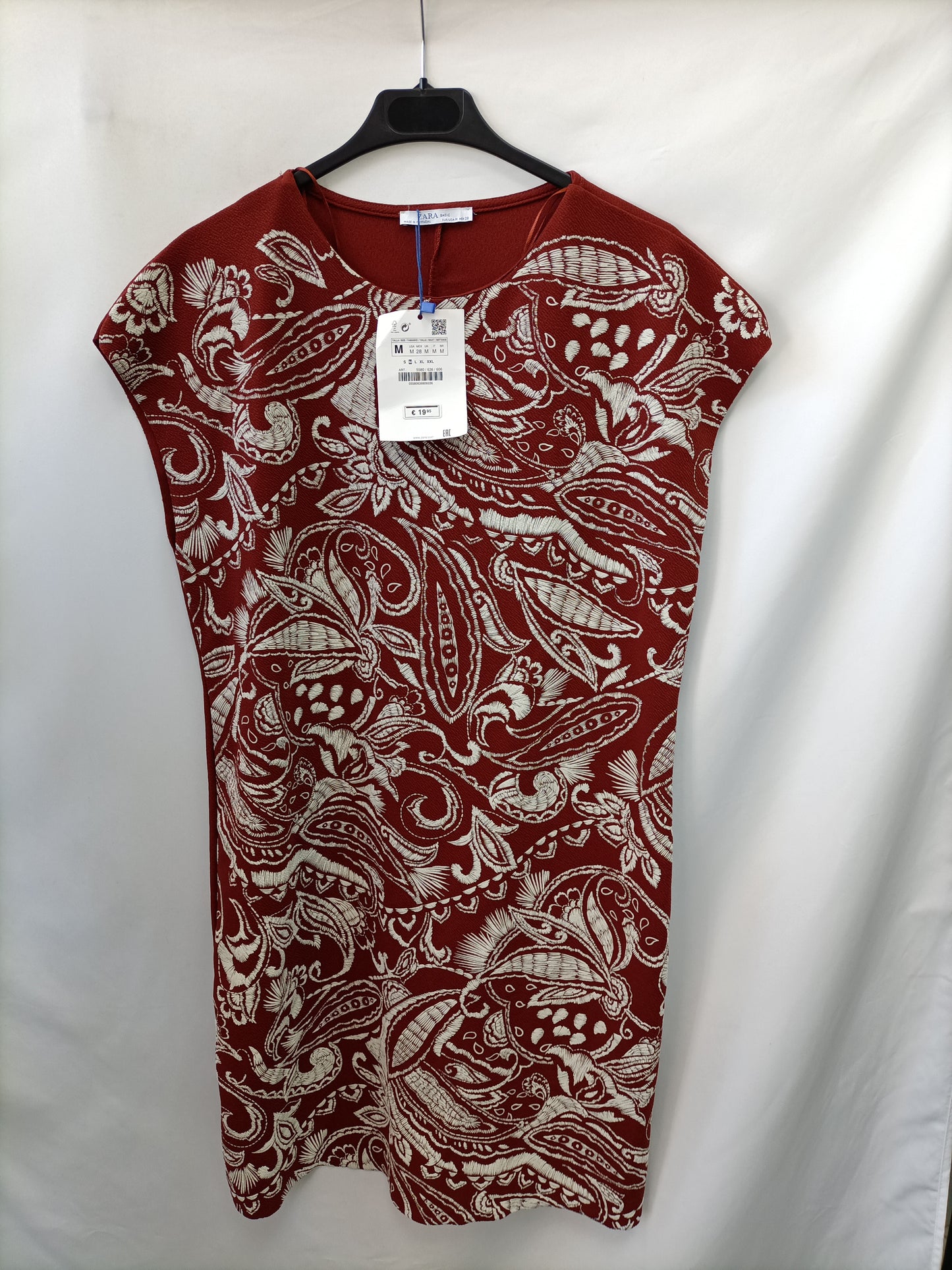 ZARA. Brown dress with white embroidery Tm