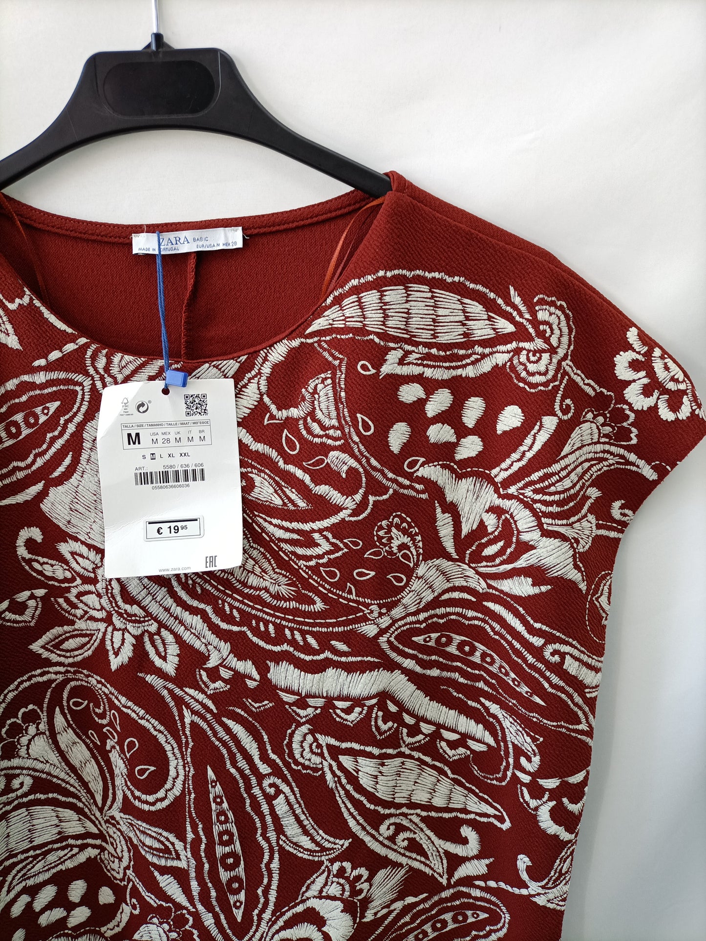 ZARA. Brown dress with white embroidery Tm