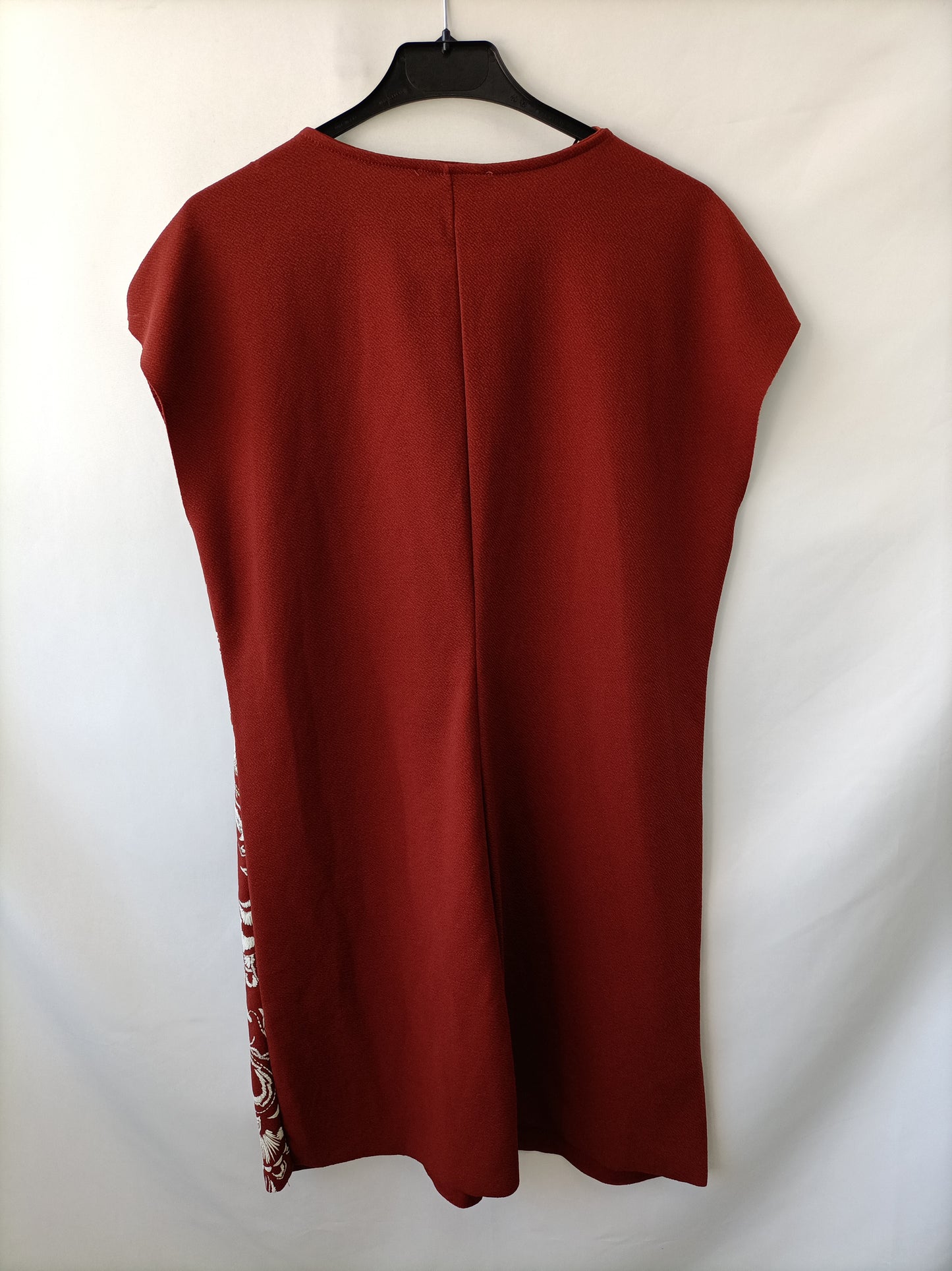 ZARA. Brown dress with white embroidery Tm