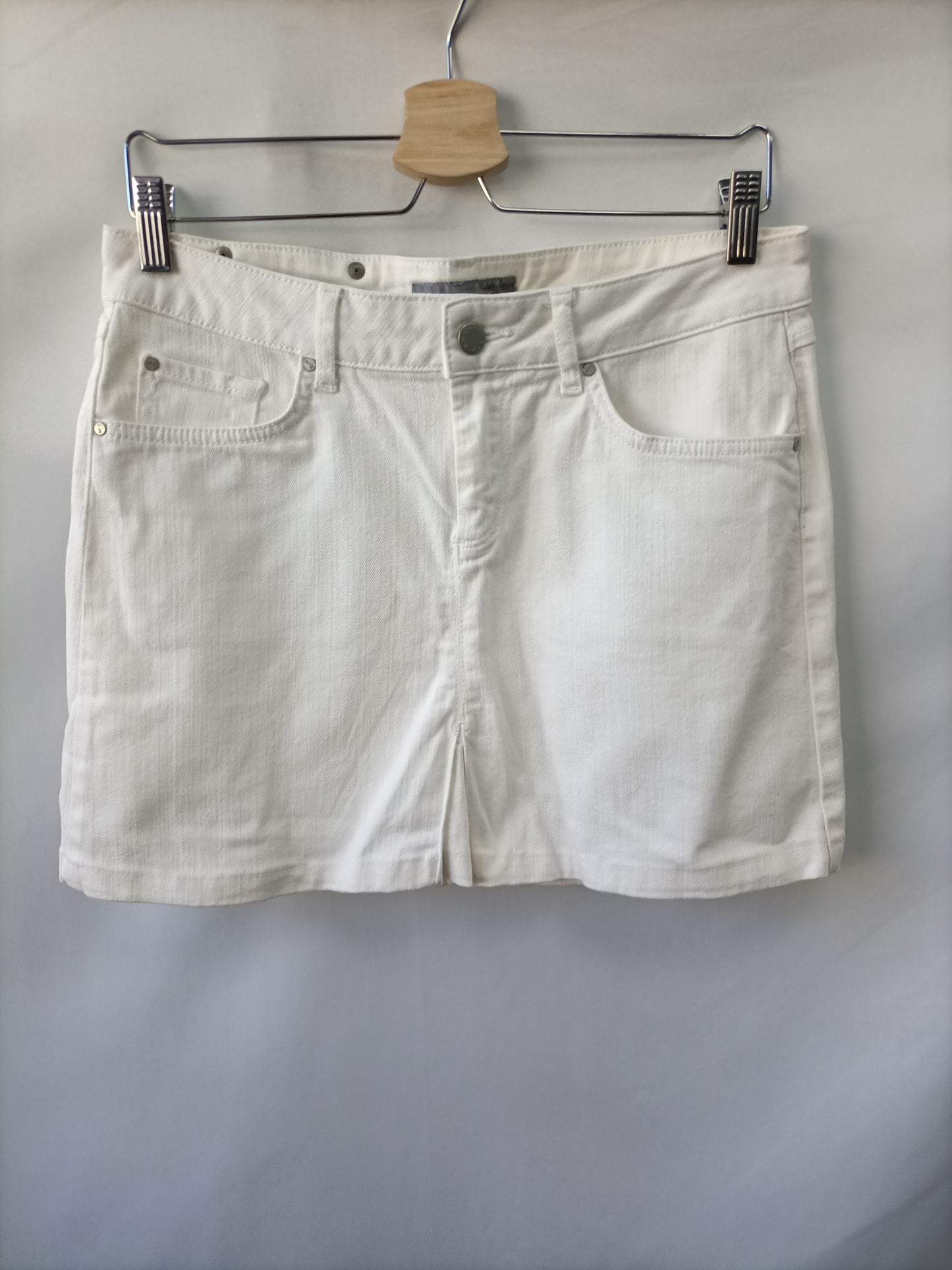 ZARA. Falda blanca denim T.40