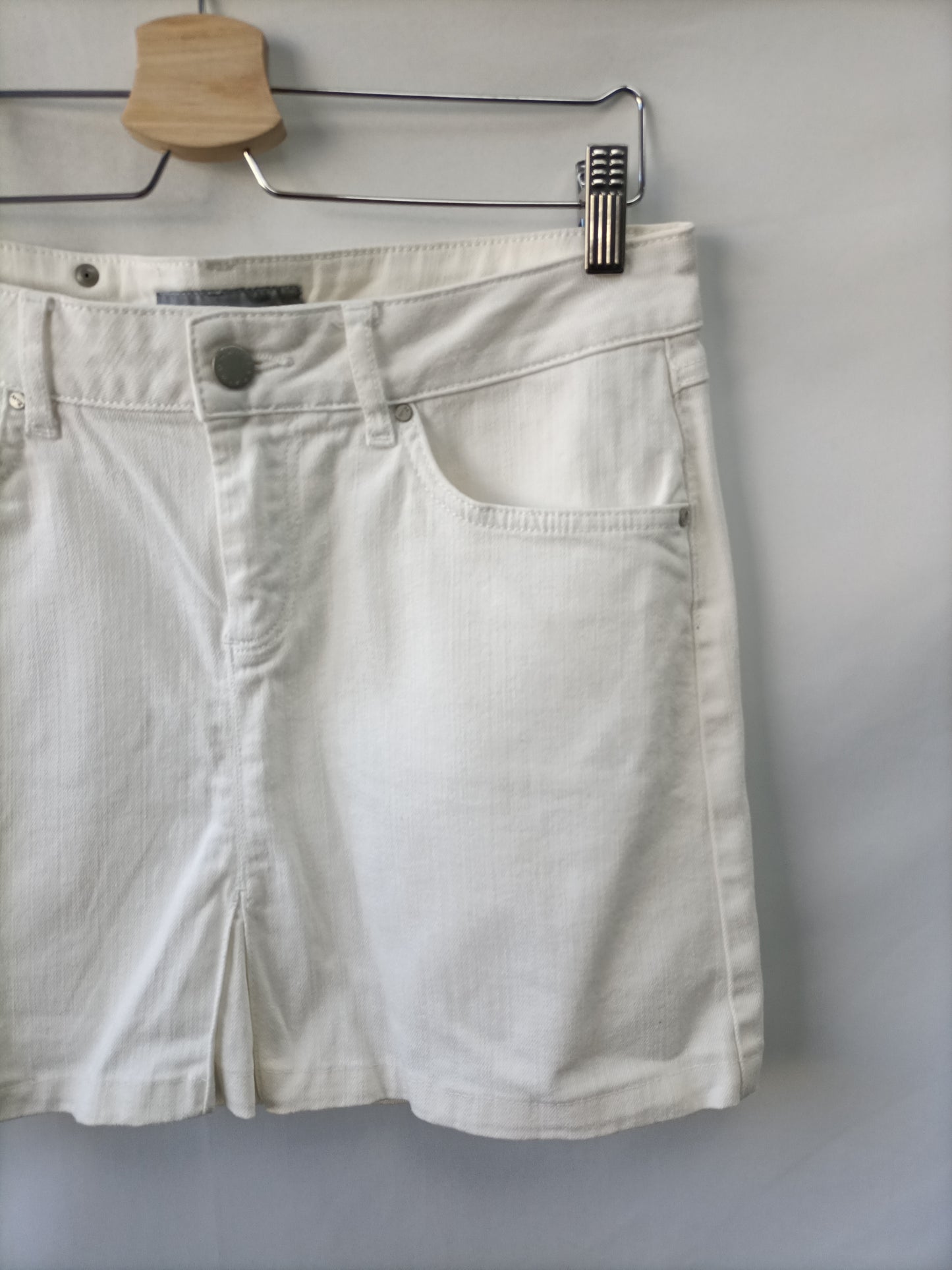 ZARA. Falda blanca denim T.40