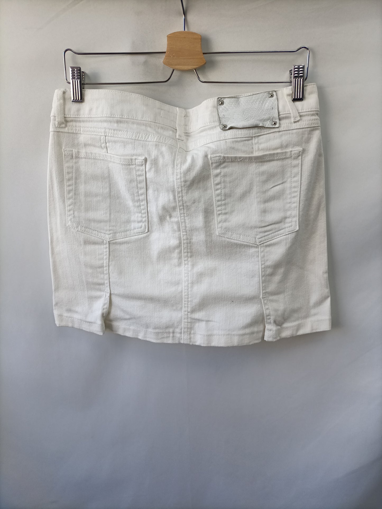 ZARA. Falda blanca denim T.40