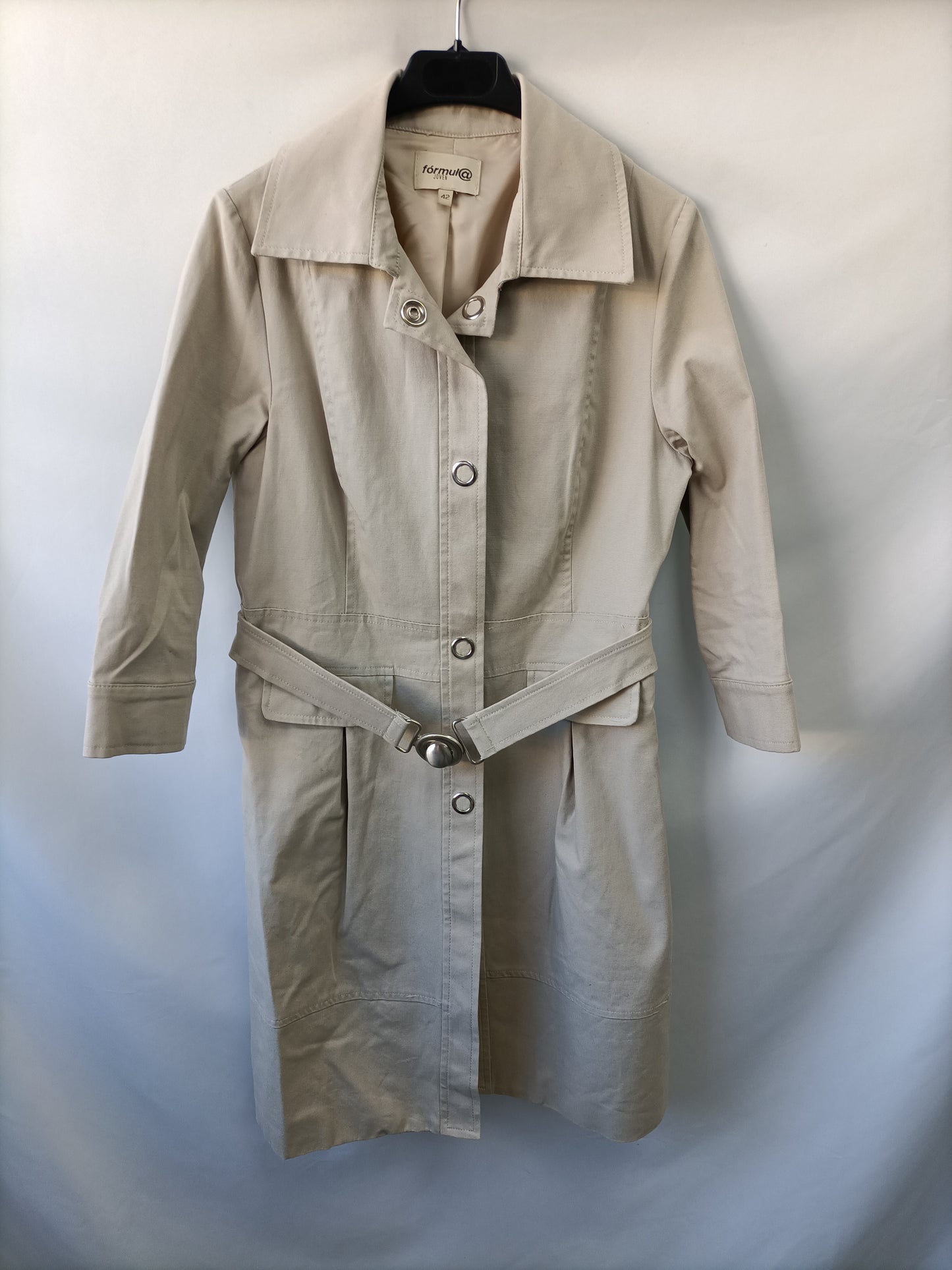 YOUNG FORMULA. Beige denim jacket, size 42