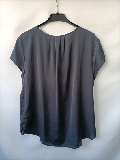 H&M. Blusa fluida gris T.42