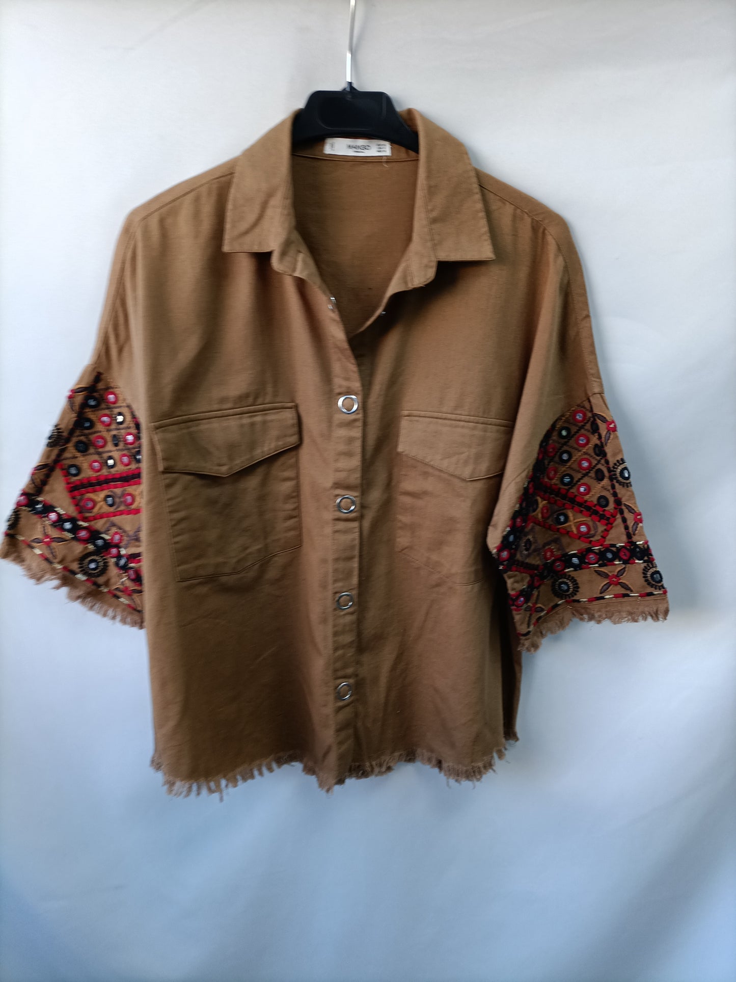 MANGO. Camel-sleeved shirt with TM sleeves