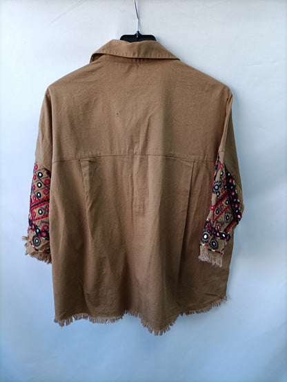 MANGO. Camel-sleeved shirt with TM sleeves