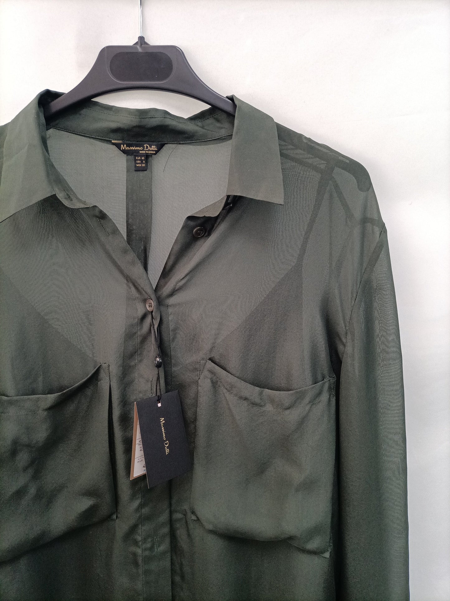 MASSIMO DUTTI. Blusa verde forro T.40