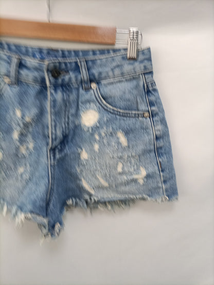 PULL&BEAR. Shorts denim rotos T.34